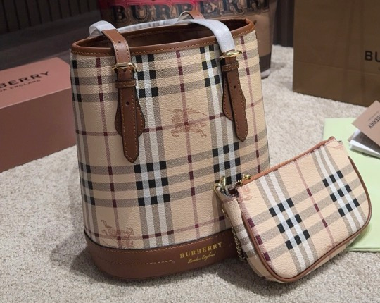 New Bucket Shoulder Handbag Fashion Versatile Classic Check Women's Bag 1024031513