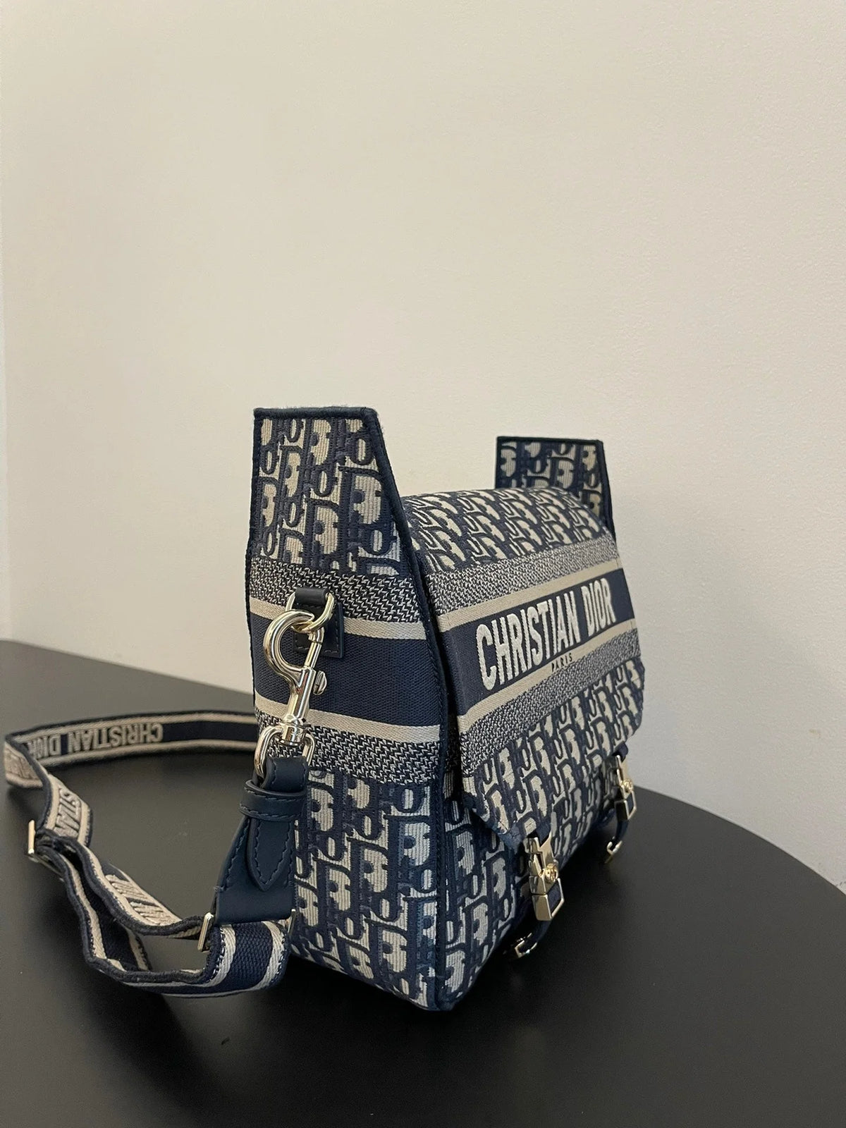 MEDIUM 28 CDCAMP BAG IN BLUE OBLIQUE EMBROIDERY