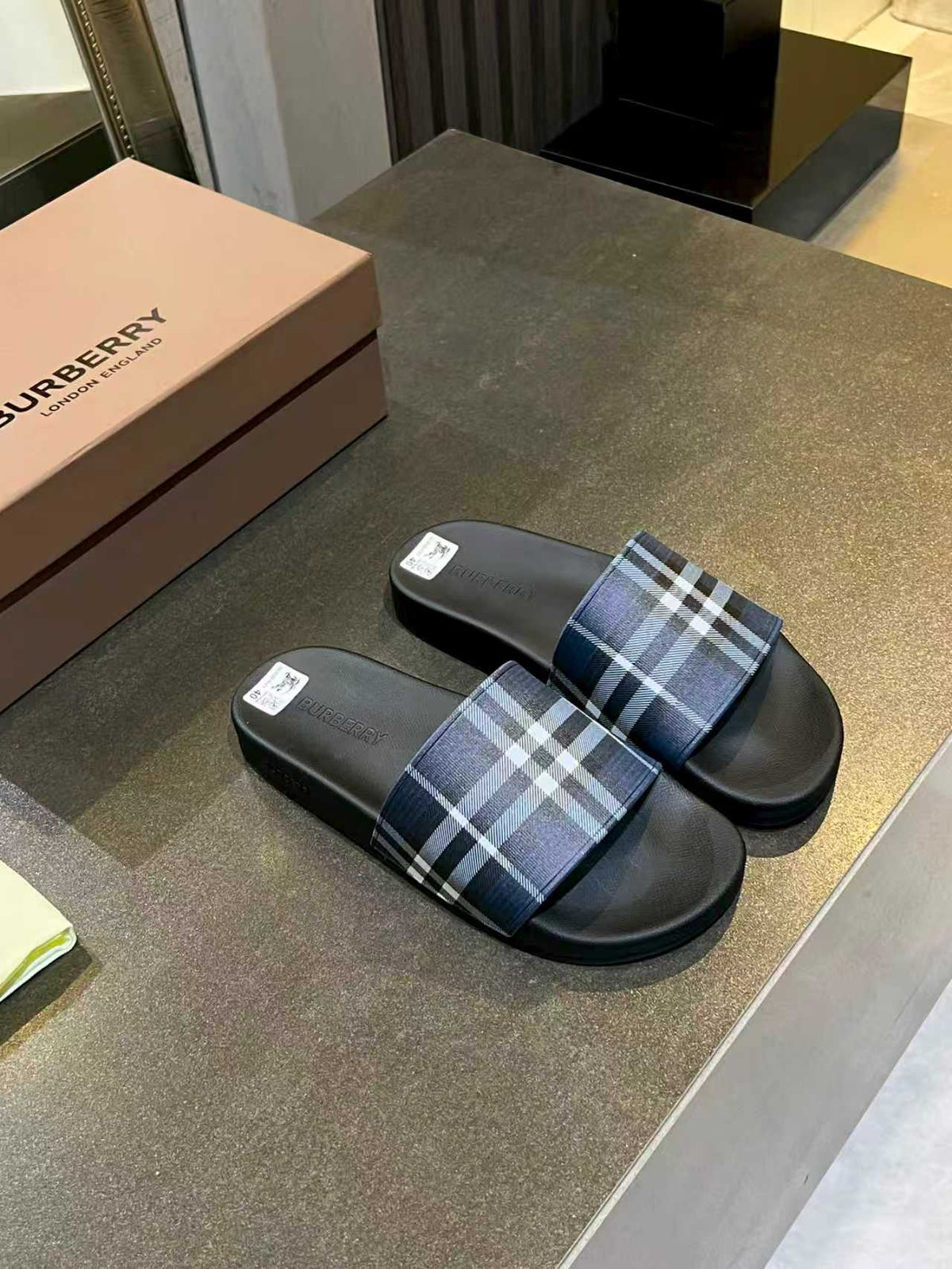 Women-26 New fashion and versatile women's slippers XC0426032512