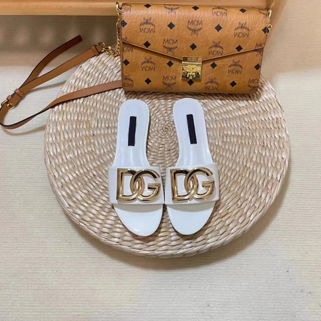 New D Letter Open Toe Flat Slippers 1024040205