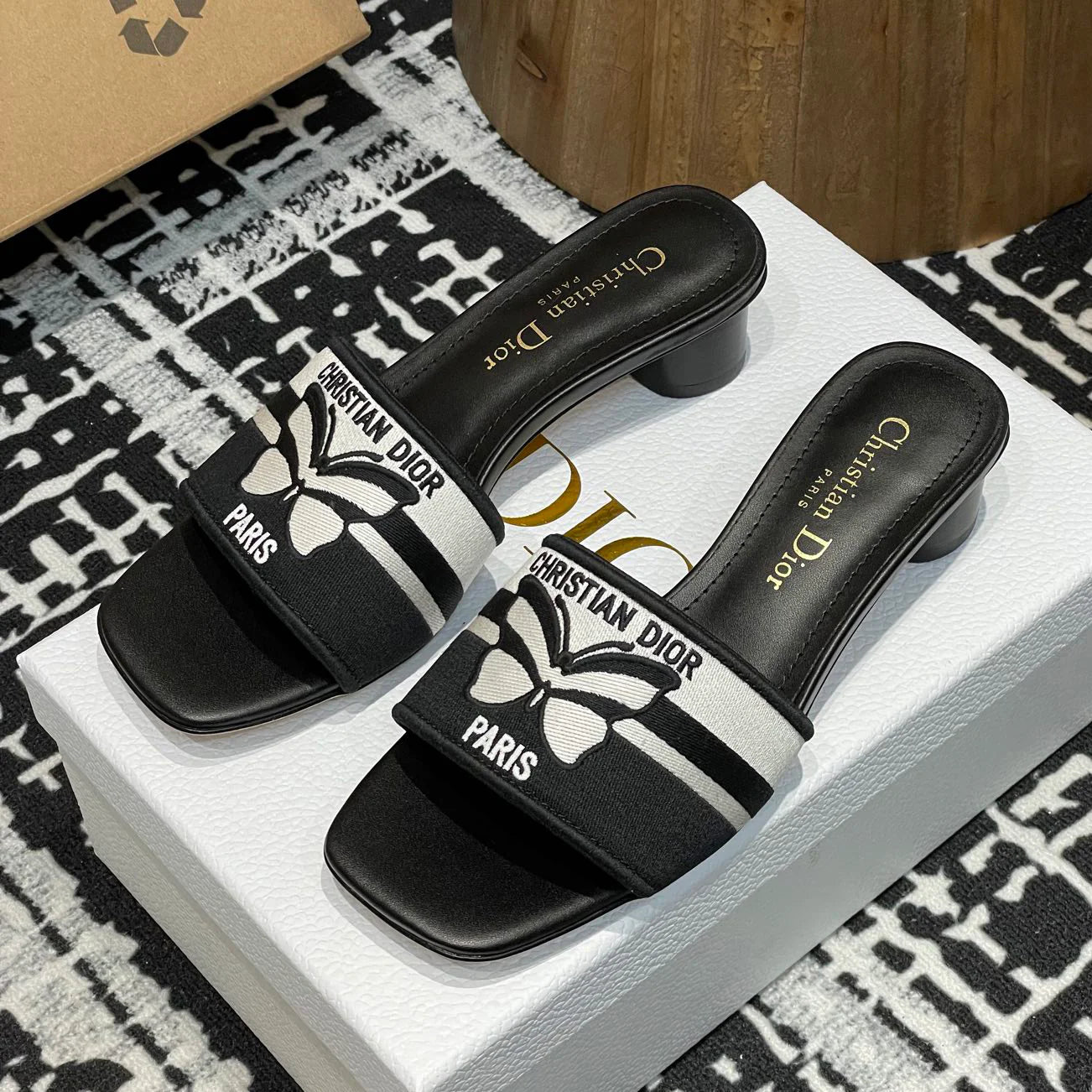 Coarse Butterfly Slippers 1025032134