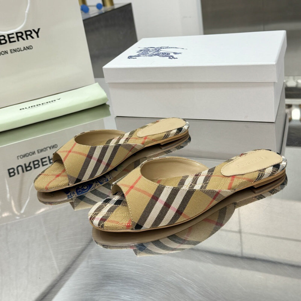 26 New fashion and versatile women's slippers XC0426032501