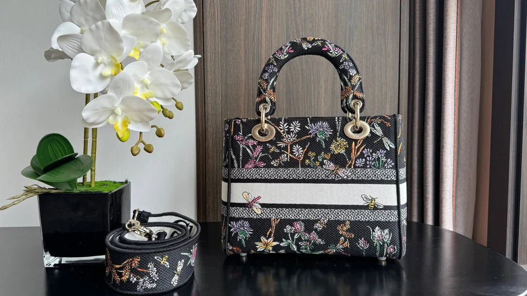 medium lady 24 black flower embroidery
