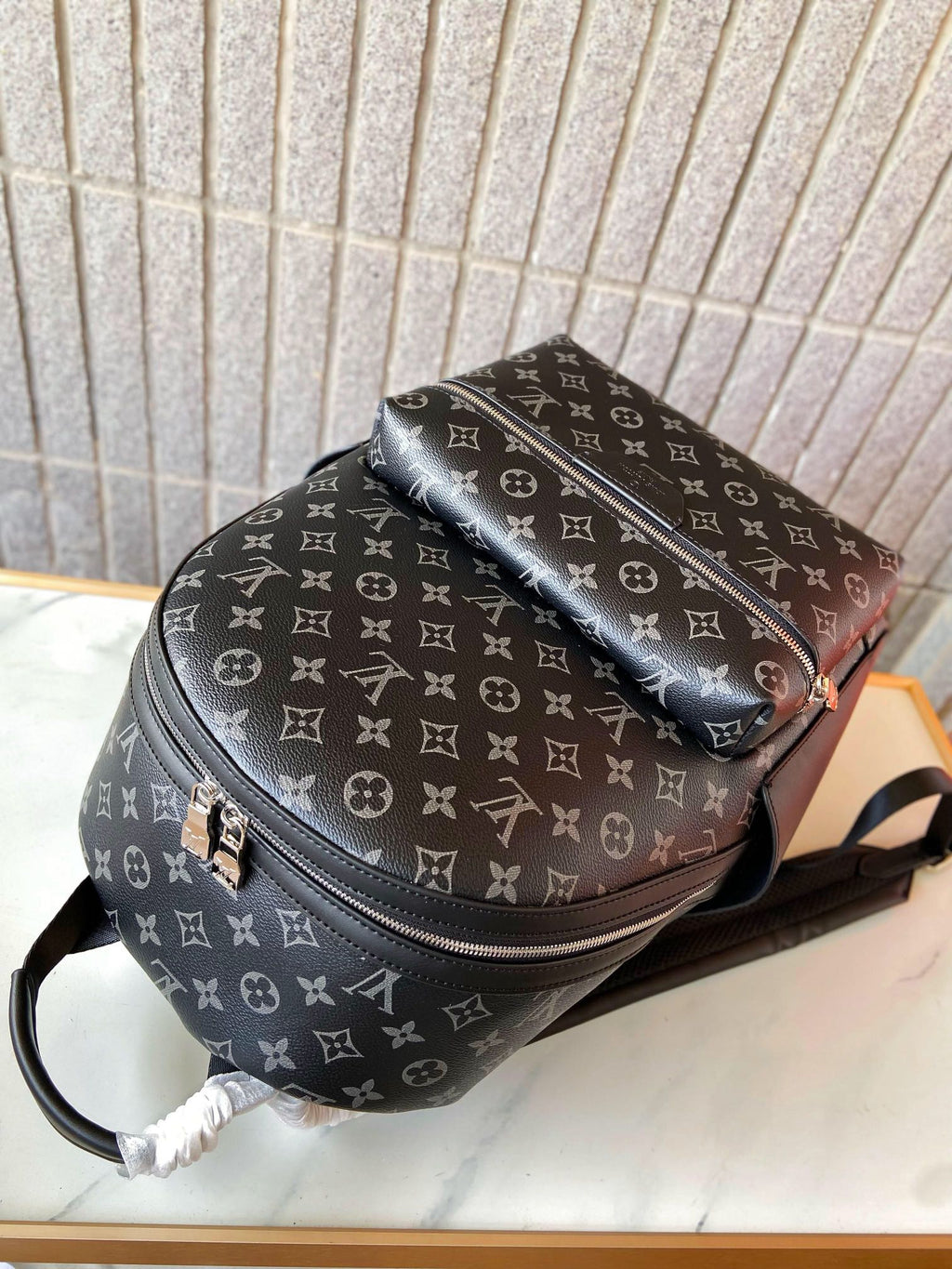 Luxury V Logo Classic RACER Backpack XC0425111904