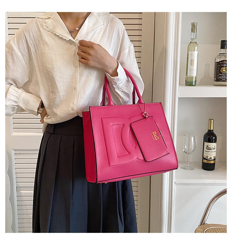 New Fashion Versatile One Shoulder Handheld Bag 1024010906