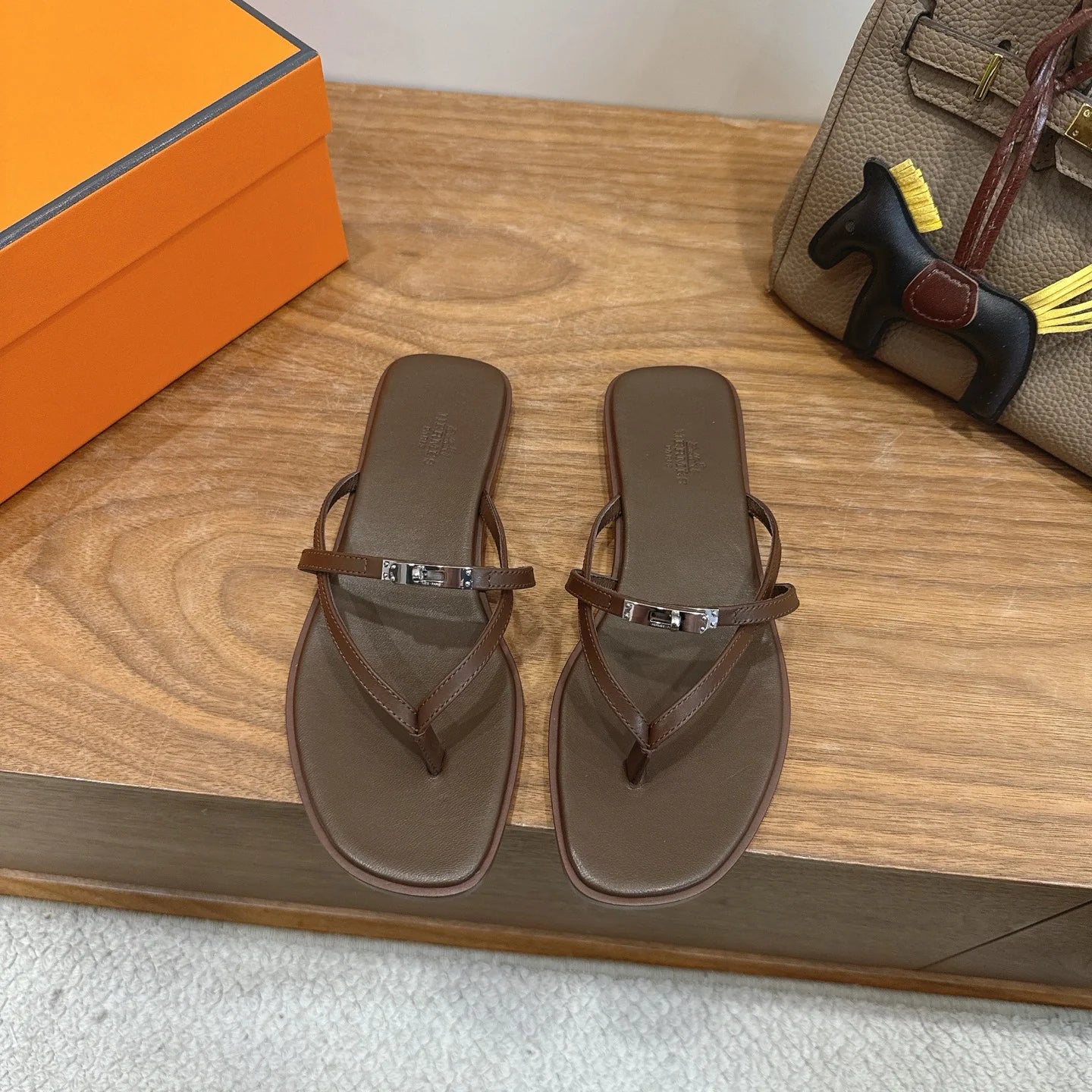New Kelly Buckle Flip-Flops 1026070202