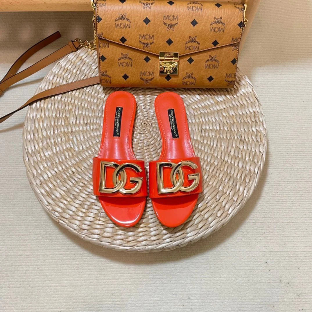 New D Letter Open Toe Flat Slippers 1024040205