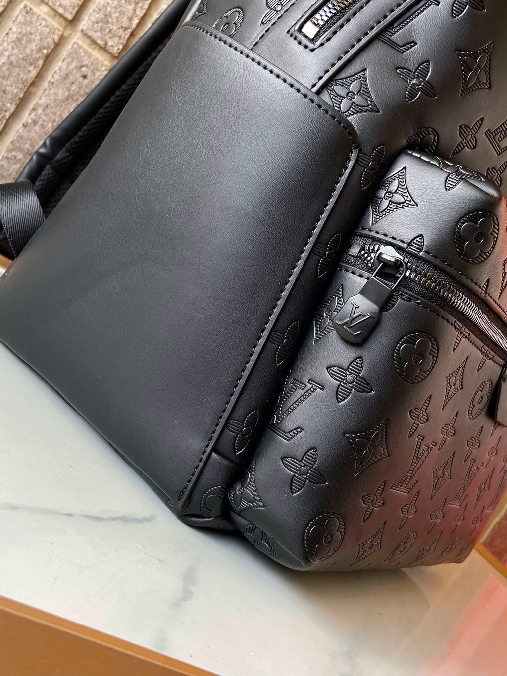 Luxury V Logo Classic RACER Backpack XC0425111903