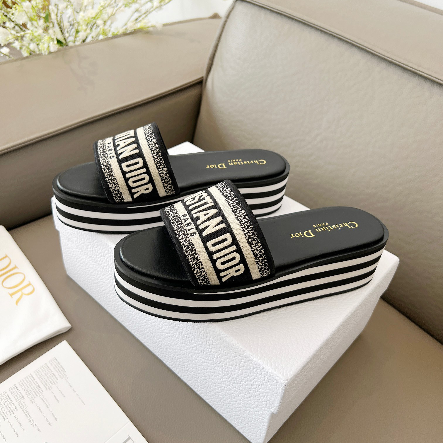 New D Logo Handmade Fashion Women's SlippersXC052025042801
