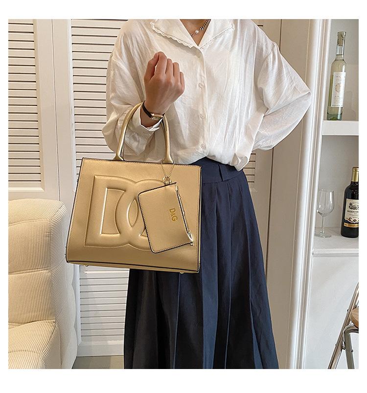 New Fashion Versatile One Shoulder Handheld Bag 1024010906