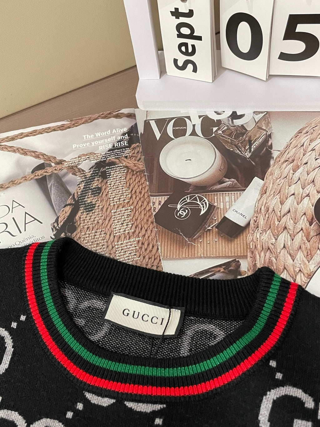 Fashion classic round neck sweater XC0425101402