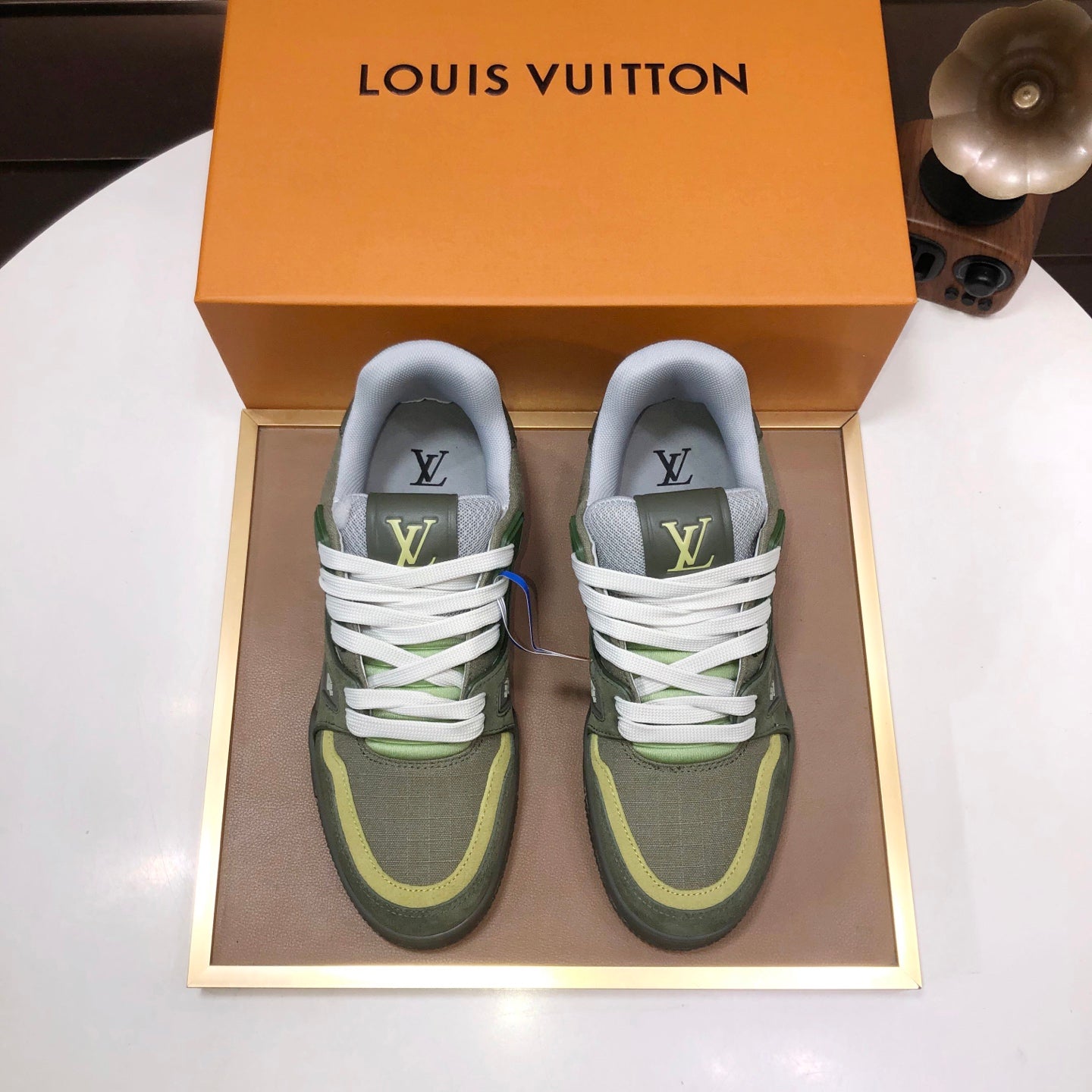 25 Luxury V Brand Casual Sneakers 0425102207