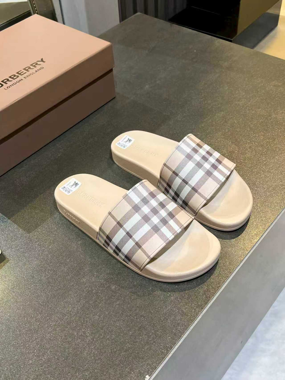 Women-26 New fashion and versatile women's slippers XC0426032512