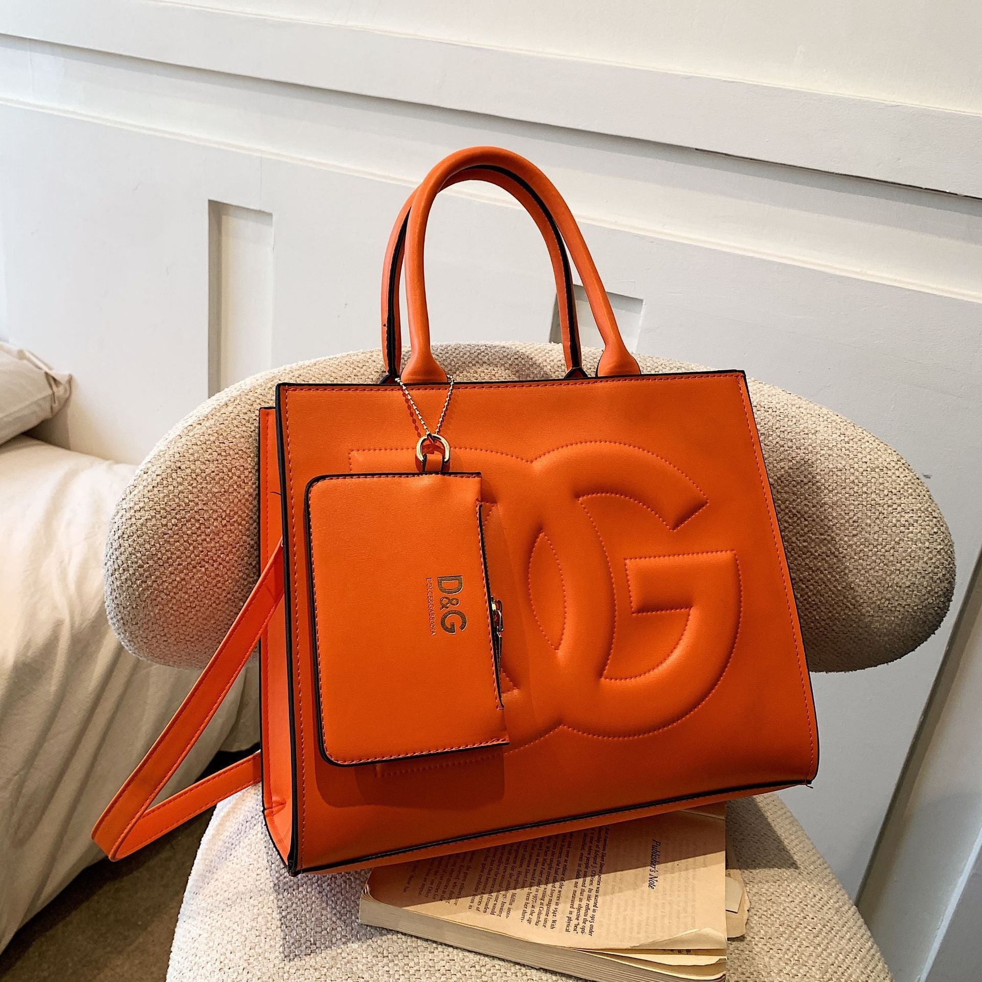 New Fashion Versatile One Shoulder Handheld Bag 1024010906