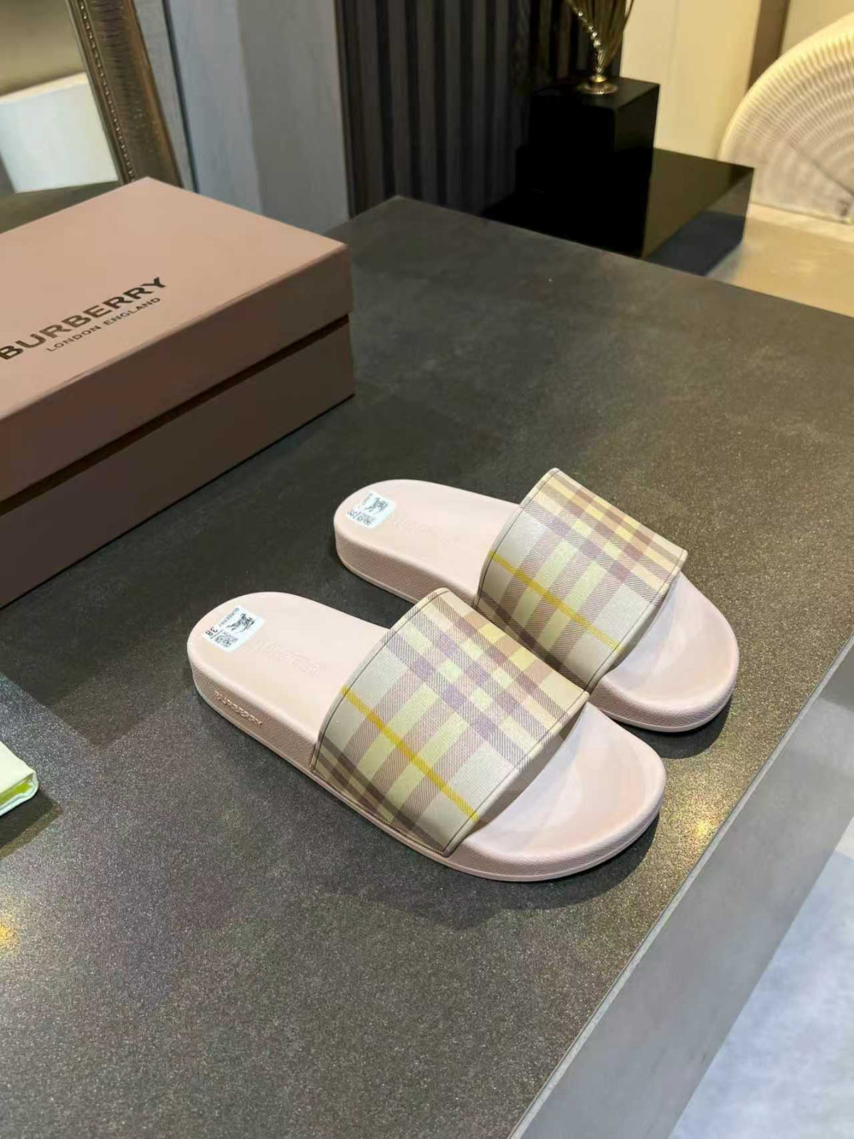 Women-26 New fashion and versatile women's slippers XC0426032512