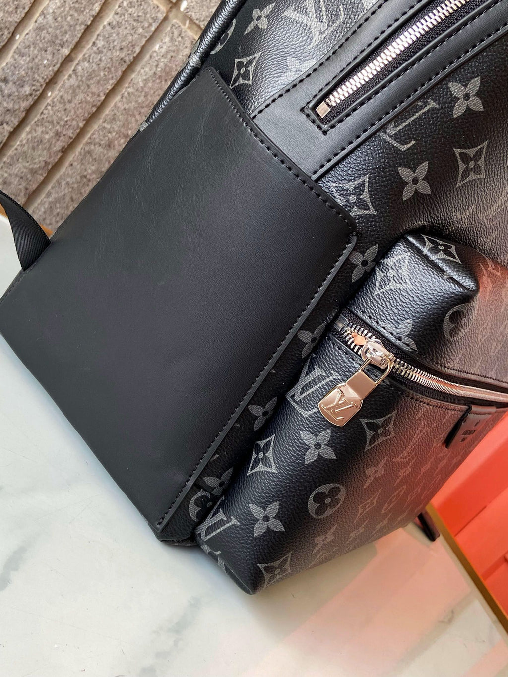 Luxury V Logo Classic RACER Backpack XC0425111904