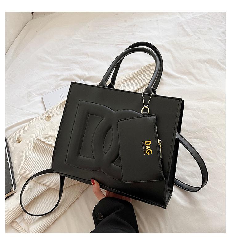 New Fashion Versatile One Shoulder Handheld Bag 1024010906