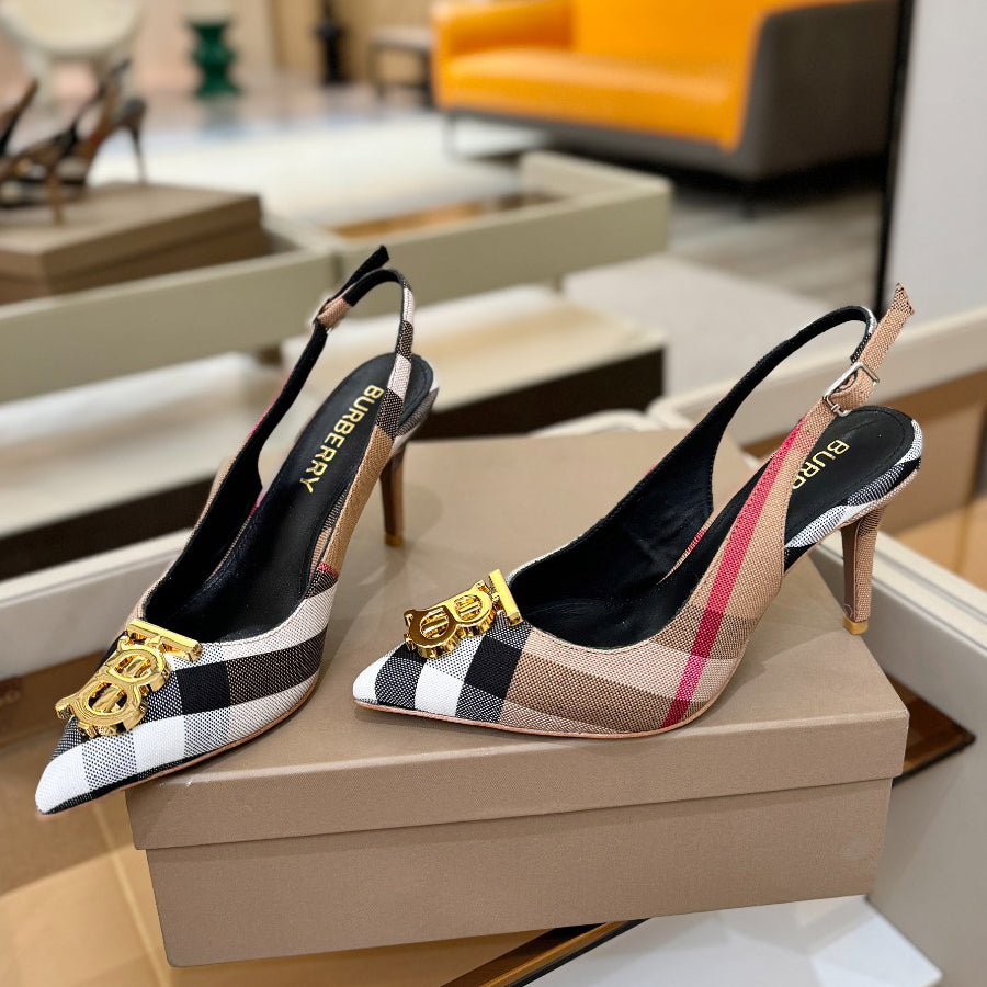 26 New fashion and versatile women's heels sandals XC0426032508