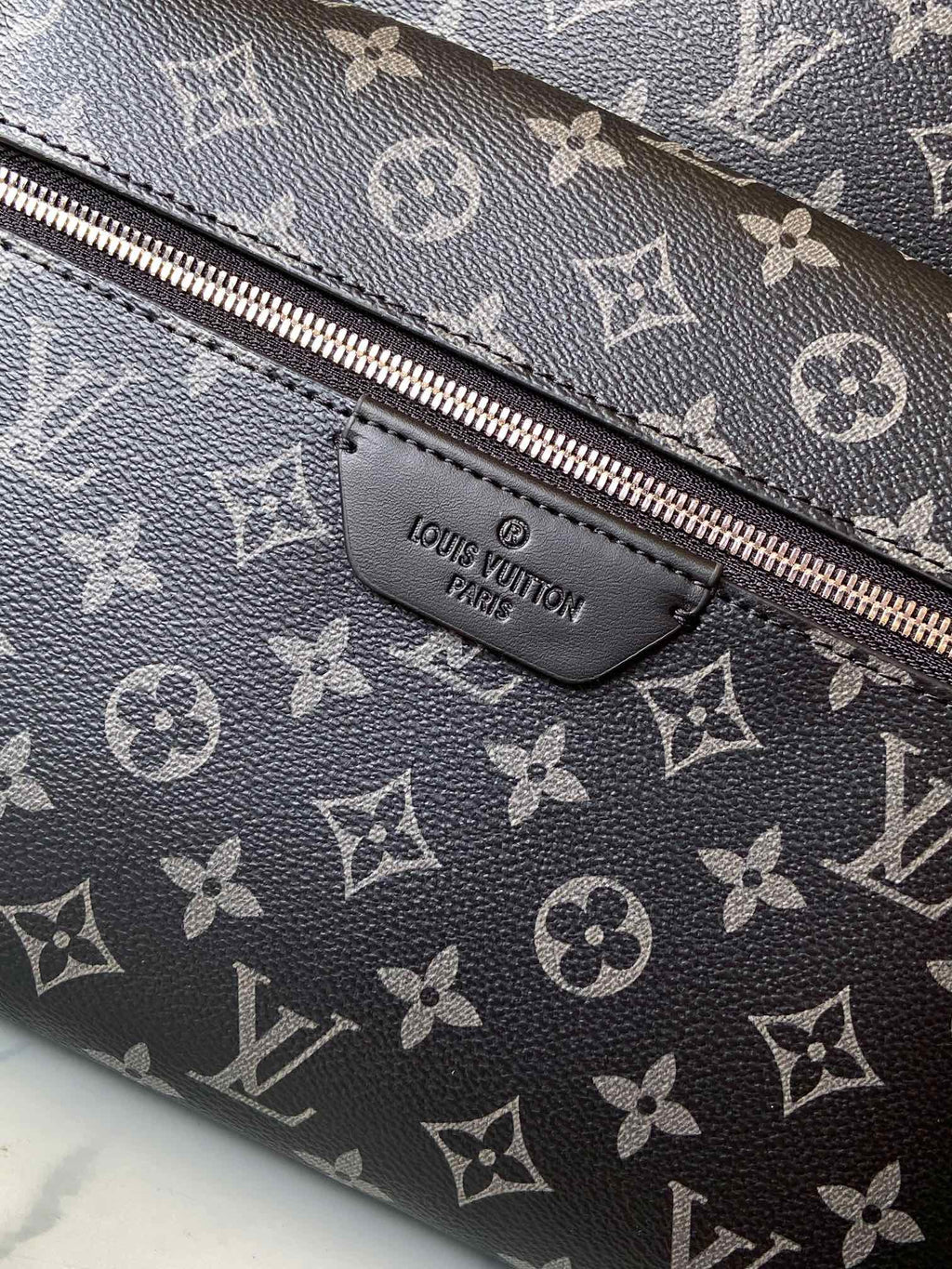 Luxury V Logo Classic RACER Backpack XC0425111904