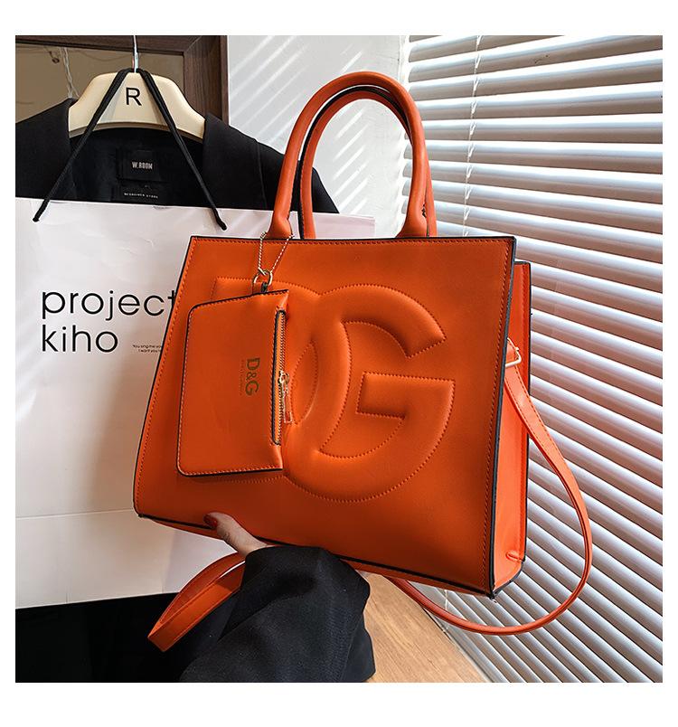 New Fashion Versatile One Shoulder Handheld Bag 1024010906