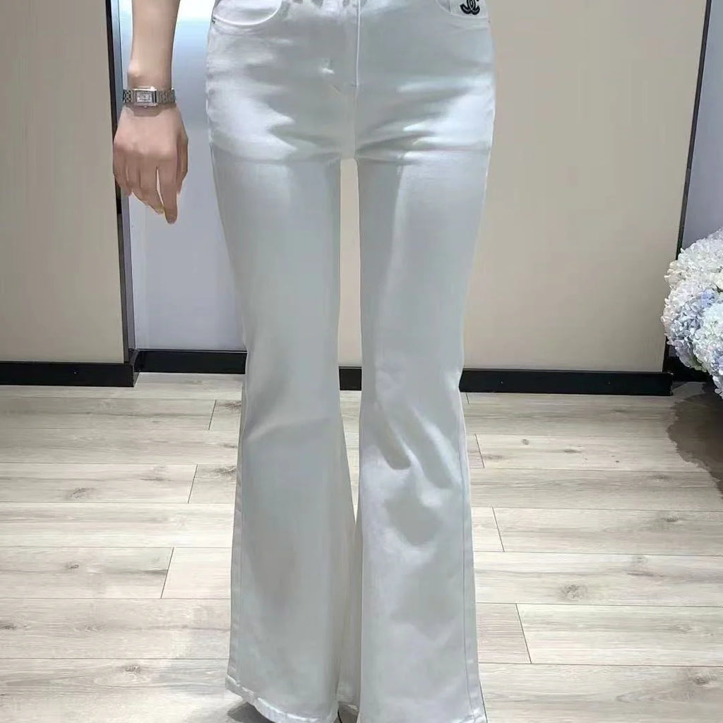 New Mid-Rise Slightly Flared Jeans 1026052010