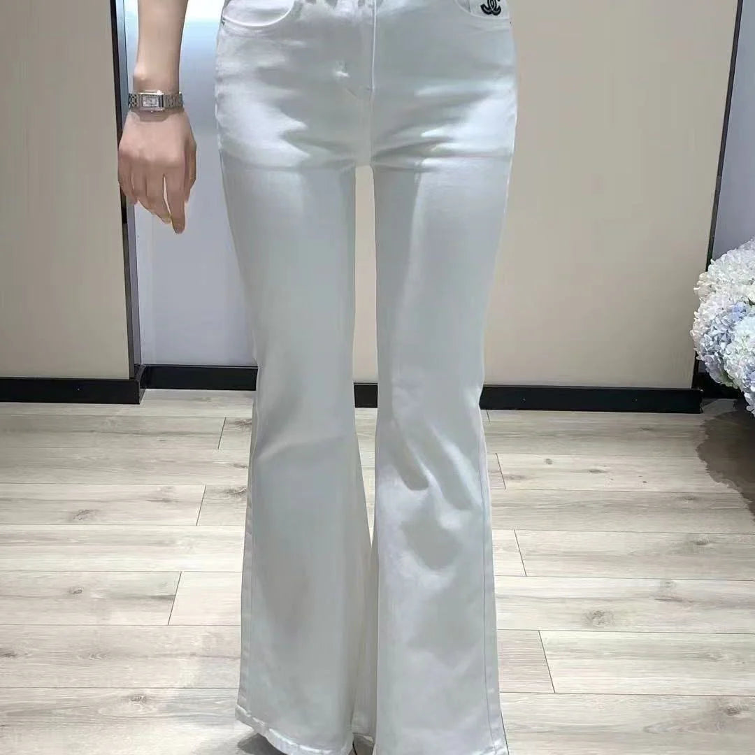 New Mid-Rise Slightly Flared Jeans 1026052010