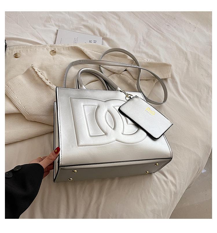 New Fashion Versatile One Shoulder Handheld Bag 1024010906