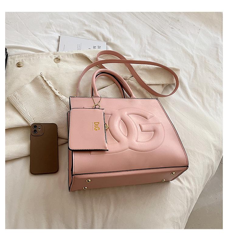 New Fashion Versatile One Shoulder Handheld Bag 1024010906