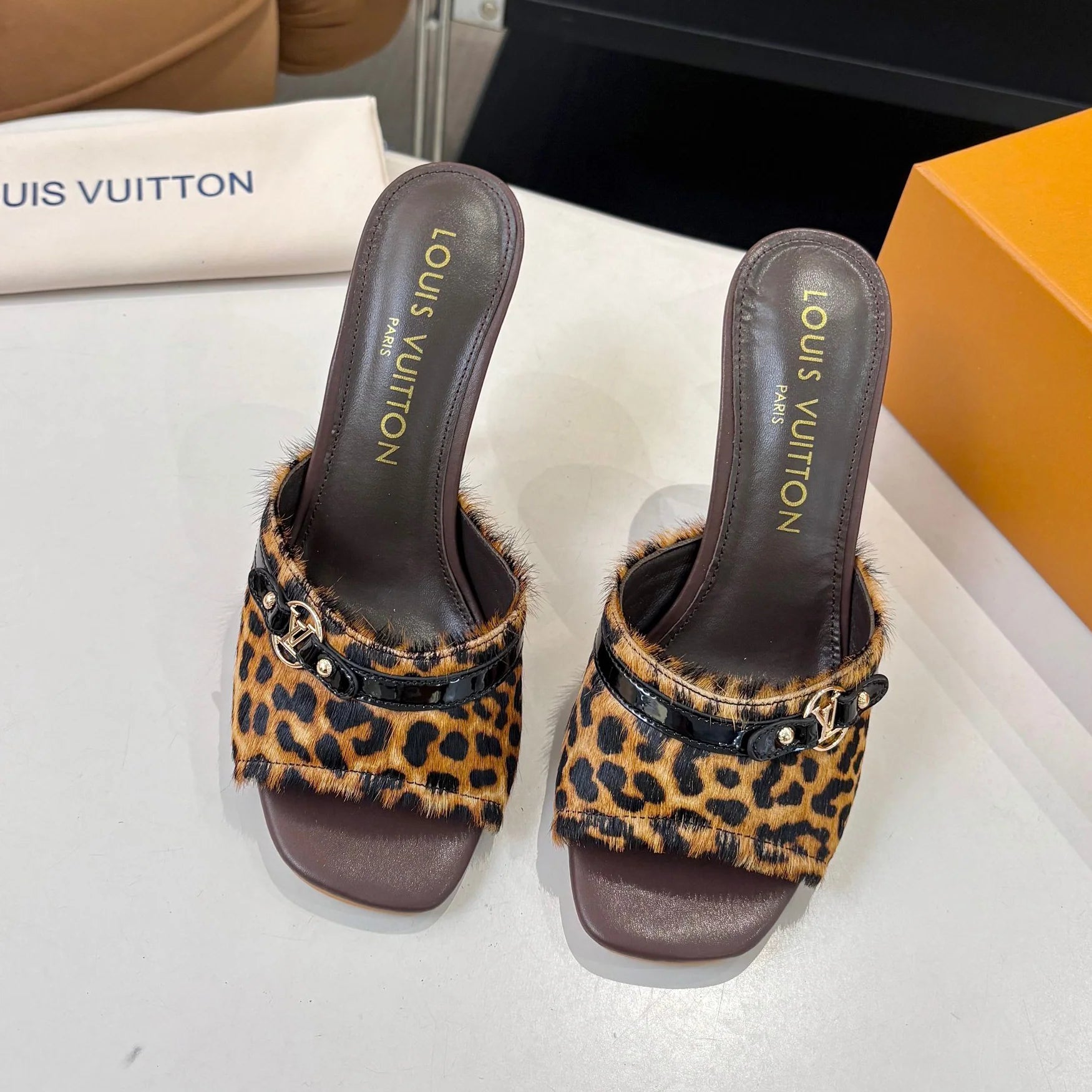 New Leopard-Print High-Heeled Sandals 1026070209