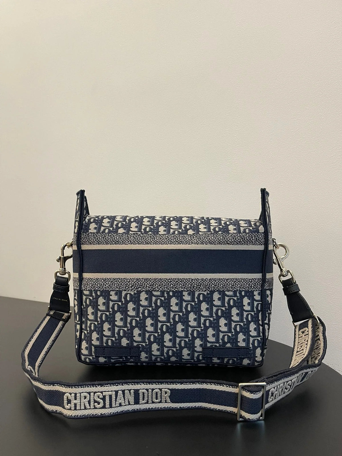 MEDIUM 28 CDCAMP BAG IN BLUE OBLIQUE EMBROIDERY