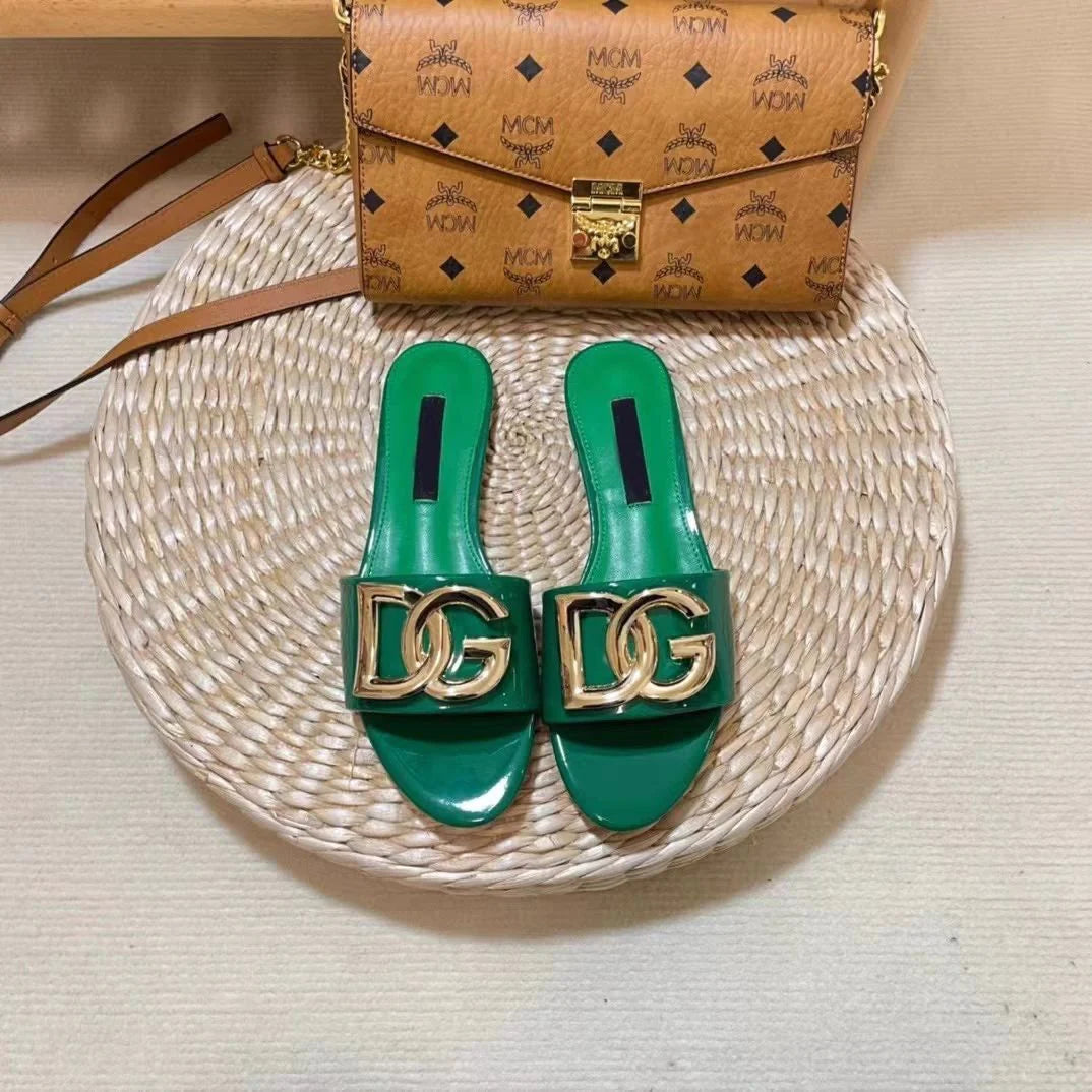 New D Letter Open Toe Flat Slippers 1024040205