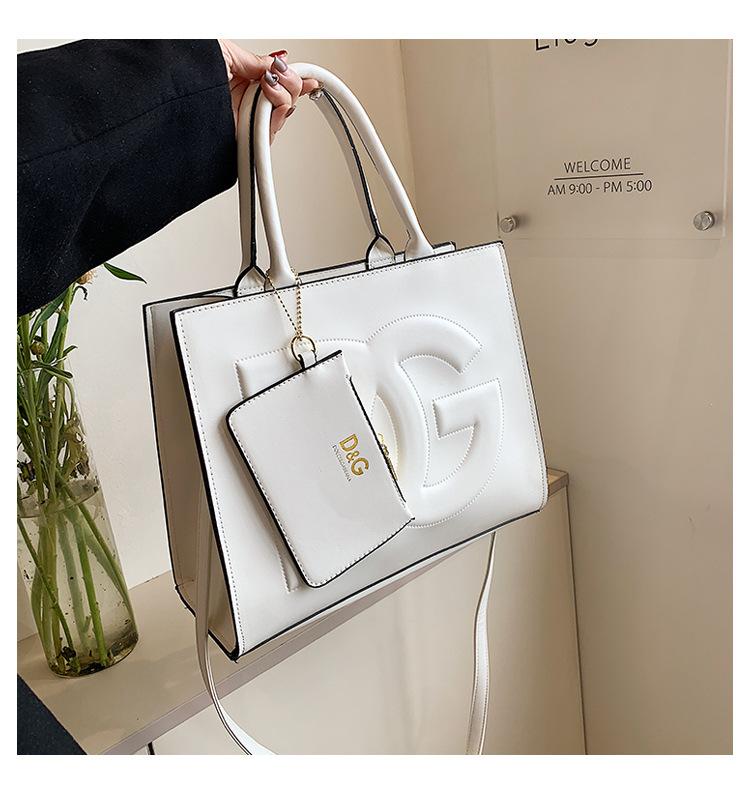 New Fashion Versatile One Shoulder Handheld Bag 1024010906