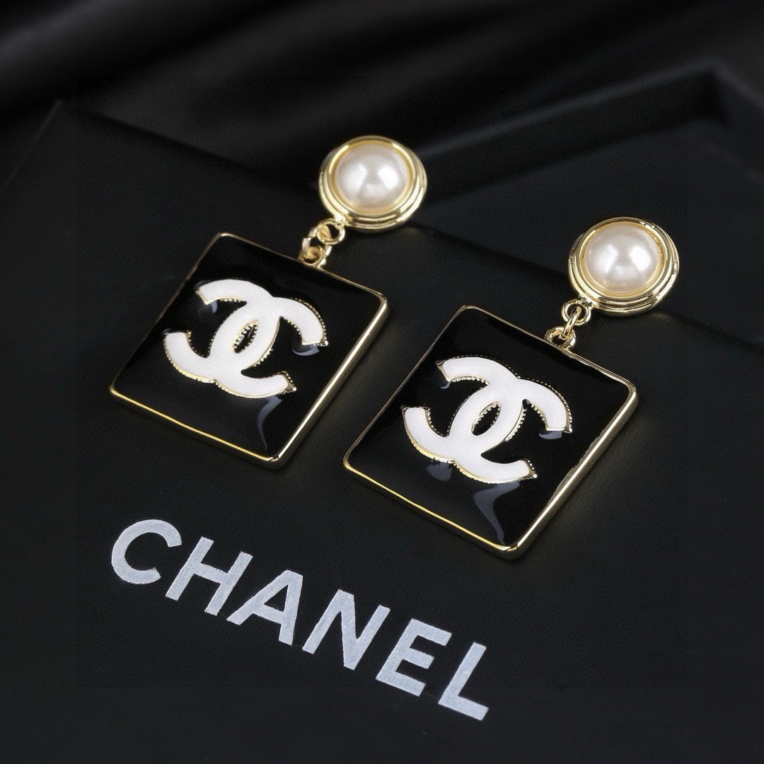 New Stylish Women's CC Earrings ZS1326091723
