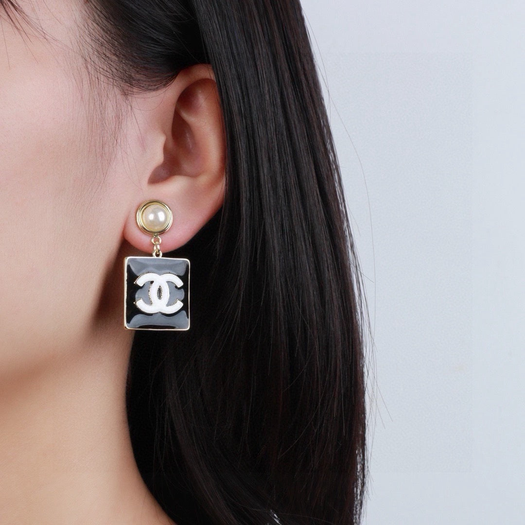 New Stylish Women's CC Earrings ZS1326091723