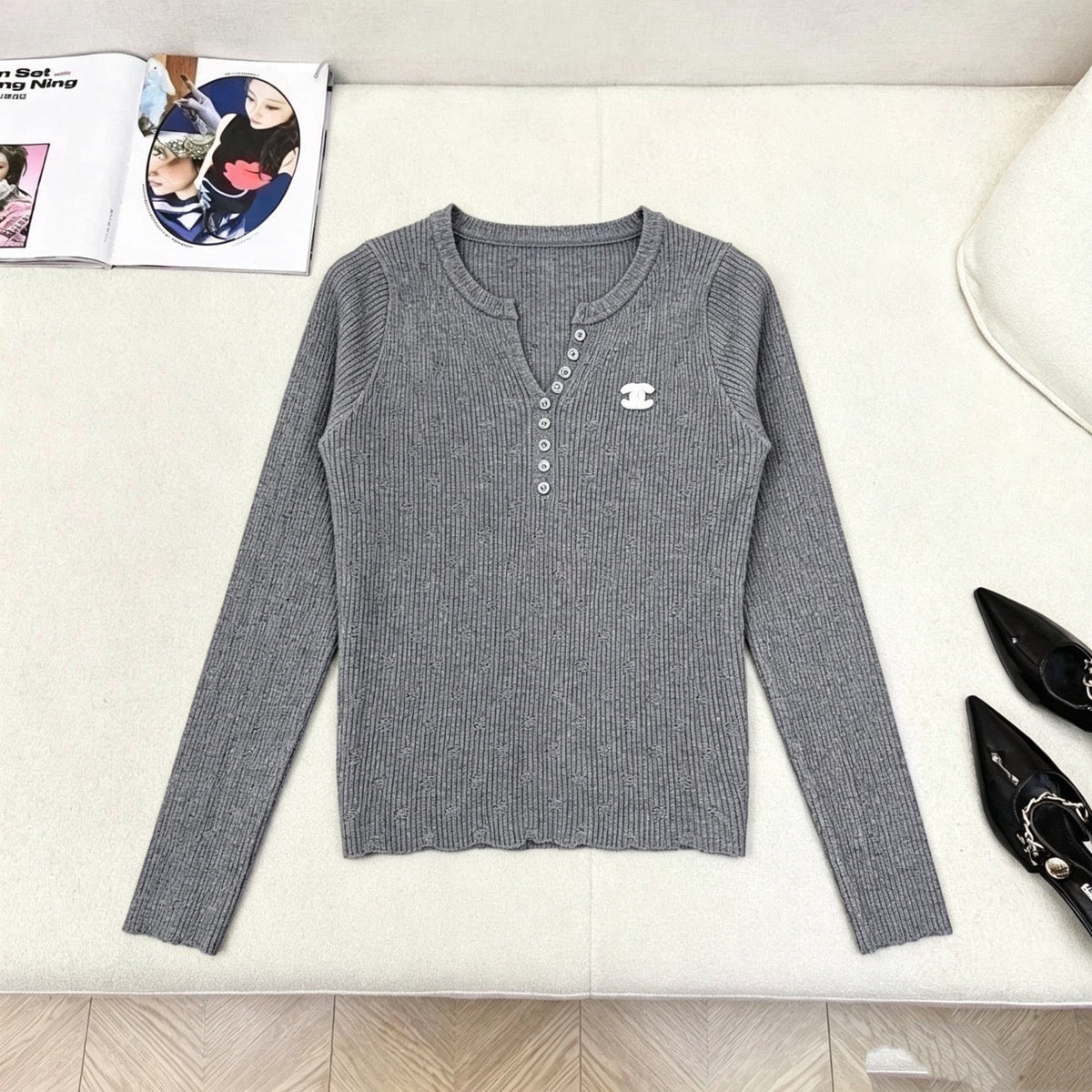 New Fashion Women's CC V-Neck Knit Top DM1326091825